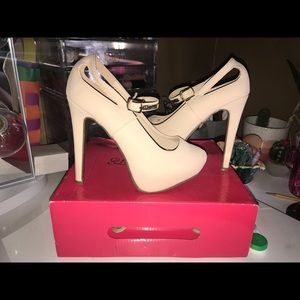Nude Mascotte Heels